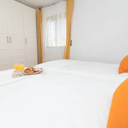 Stunning 3 Bedrooms Lägenhet *