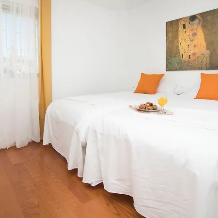 Lägenhet Stunning 3 Bedrooms *